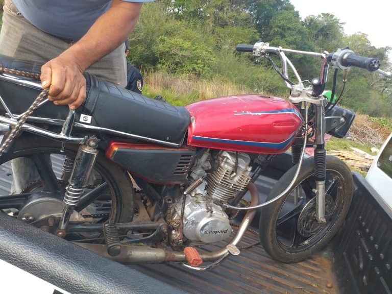 Policías recuperan motocicleta hurtada