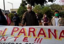 Reubicados por la EBY exigen provisión de víveres y aumento de bono