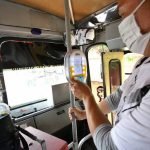 Multan a 11 empresas de transporte por cobro de pasaje en efectivo