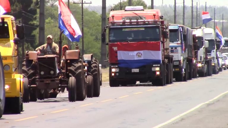 Pequeños productores agrícolas de Itapúa van en caravana hasta Asunción