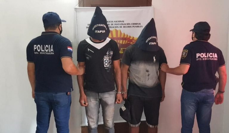 Detienen a dos hombres con corta césped hurtado Detienen a dos hombres con corta césped hurtado