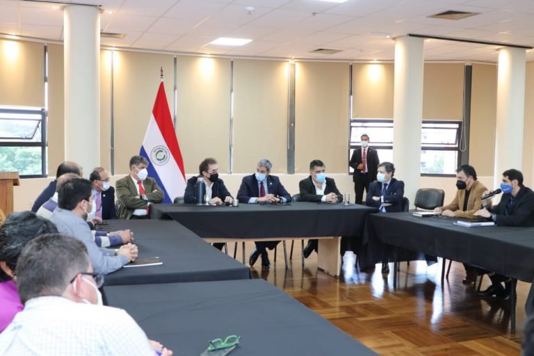 Gobierno gestiona ampliar importación de oxígeno desde Brasil para abastecer demanda