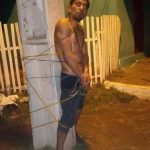 Ladrón fue atrapado, atado a una columna y peluqueado