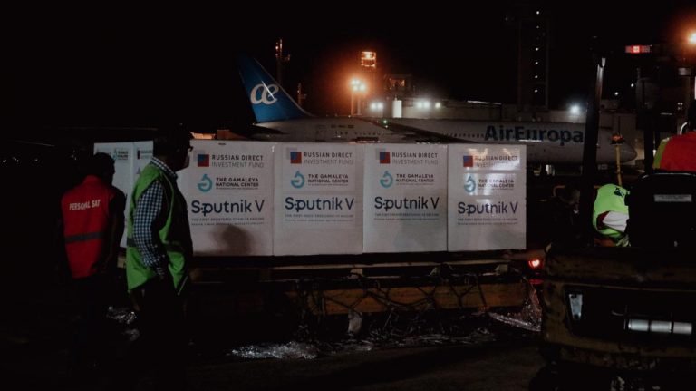 Llega nuevo lote de 40.000 dosis de Sputnik V y se inicia distribución inmediata