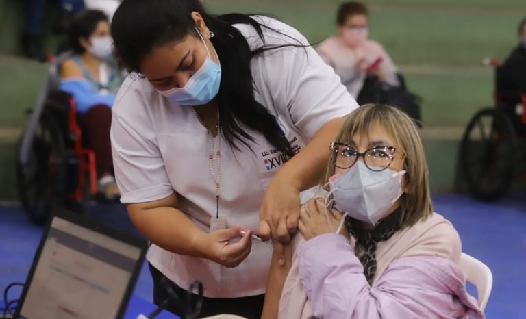 Salud Pública logró inmunizar contra el coronavirus a 726.681 personas