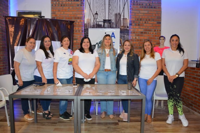 Presentan la nueva y primera Asociación Femenina de Pádel de Itapúa