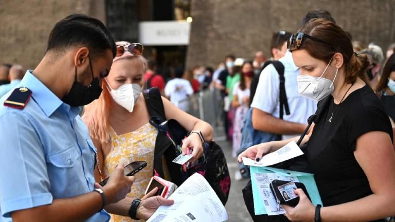 Italia afirmó que la vacunación obligatoria contra el coronavirus «es una opción posible»