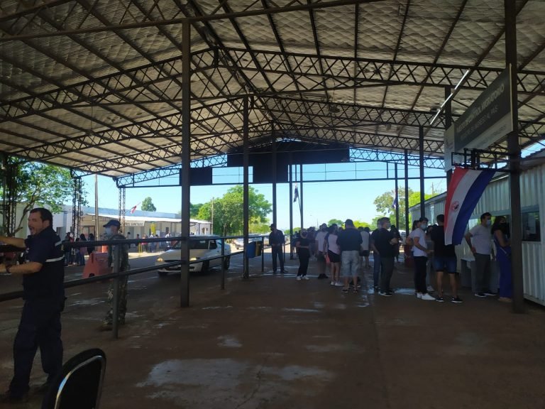3500 personas cruzan a la Argentina por día 3500 personas cruzan a la Argentina por día