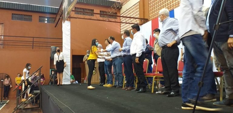 Yacyreta entregó aportes a organismos sociales de Itapúa