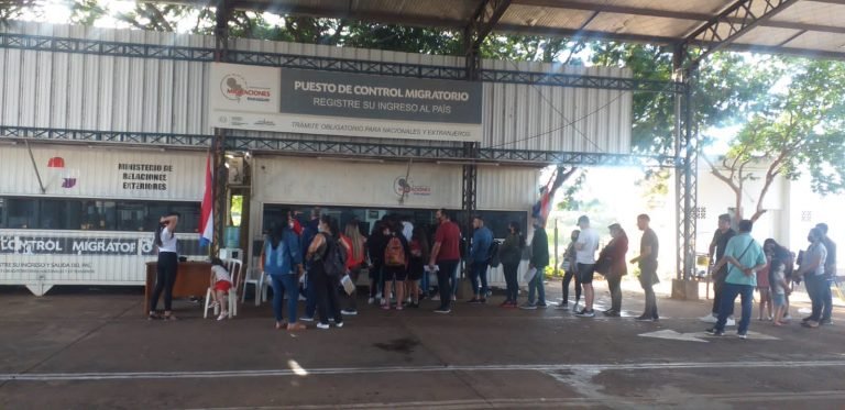 Masivo ingreso de compatriotas a través del Puente San Roque