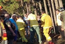 Joven mirandense quedó atrapado en su vehículo luego de chocar contra un árbol