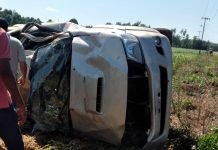 En vuelco vehicular, sus ocupantes se salvan de milagro