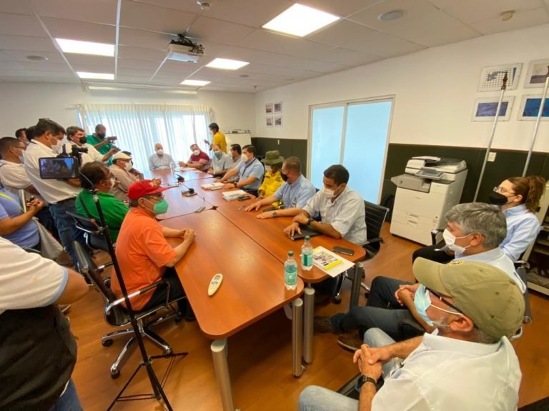 Realizan evaluación tras incendios forestales en la zona de reserva de Yacyretá Realizan evaluación tras incendios forestales en la zona de reserva de Yacyretá