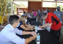 Se inició la entrega de bonos por fin de año a familias relocalizadas por la EBY