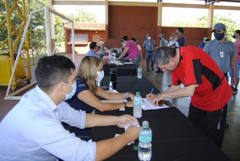 Se inició la entrega de bonos por fin de año a familias relocalizadas por la EBY Se inició la entrega de bonos por fin de año a familias relocalizadas por la EBY