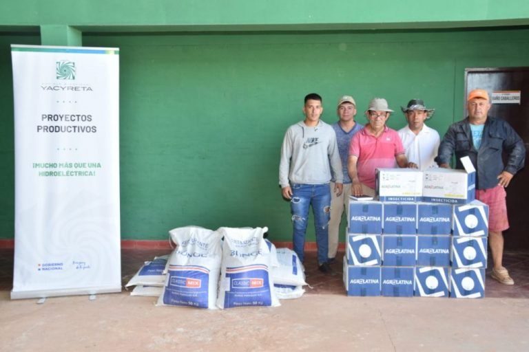 Pequeños productores de Misiones reciben insumos de fertilización y control de plagas Pequeños productores de Misiones reciben insumos de fertilización y control de plagas