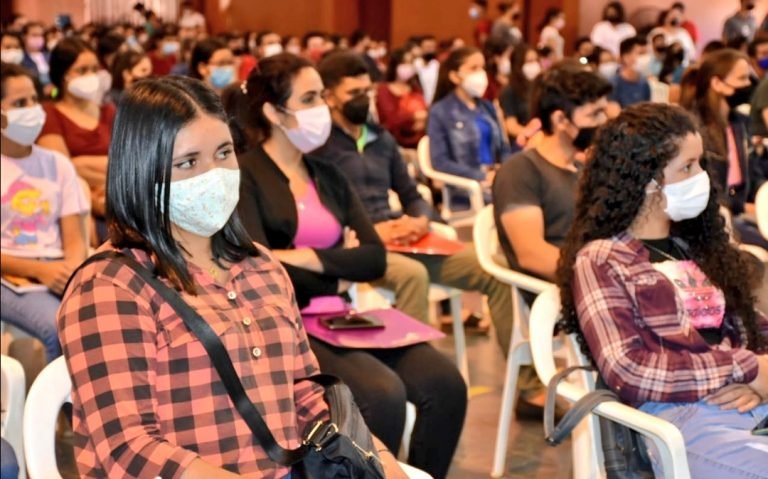 Más de 1.200.000 dólares de inversión en educación, salud, producción y ayuda social recibió Itapúa Más de 1.200.000 dólares de inversión en educación, salud, producción y ayuda social recibió Itapúa