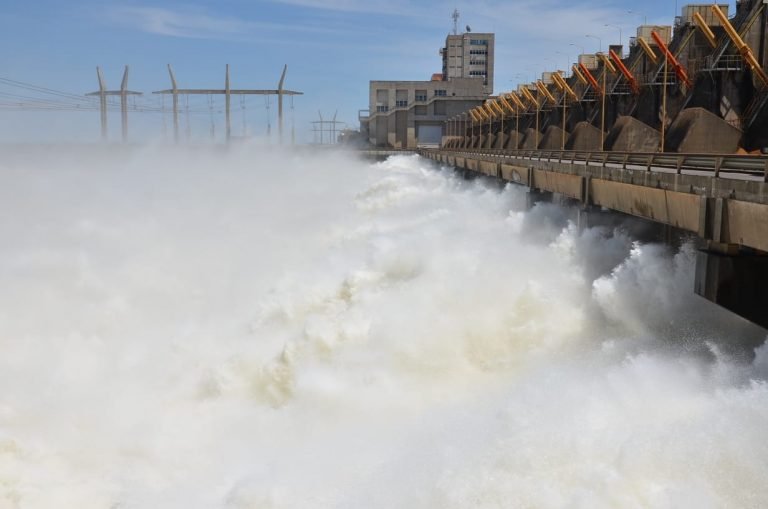Paraguay recibió hoy USD 19.735.172 de la Argentina, por cesión de energía de Yacyretá