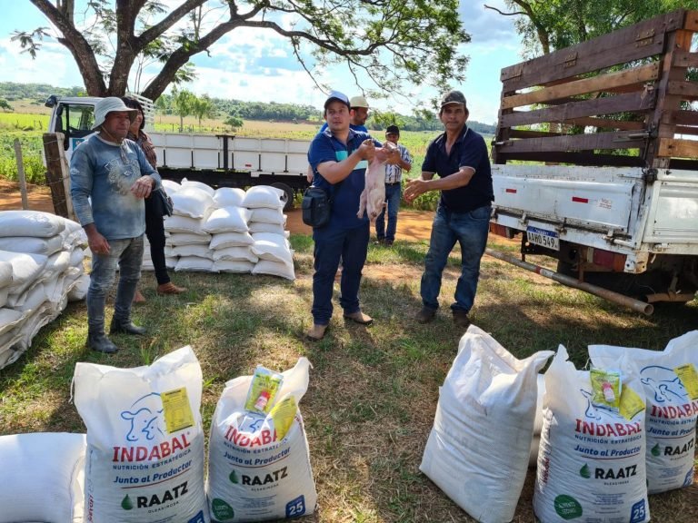 Familias de Caazapá reciben asistencia para desarrollar diversos proyectos productivos