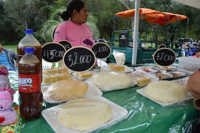 Con feria, productoras rurales de Ayolas recuerdan el Día Internacional de la Eliminación de la Violencia contra la Mujer