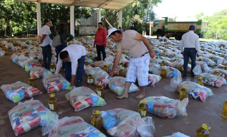 EBY completa entrega de víveres a pescadores de Ñeembucú