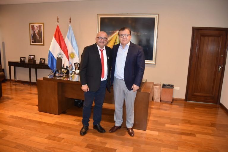 Intendente de Ñemby solicita apoyo de la EBY en salud e infraestructura vial