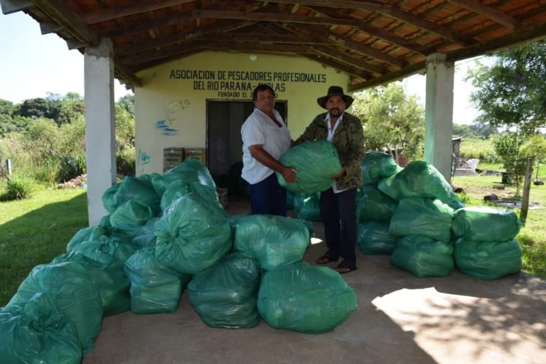 El Gobierno Nacional asiste con kits de alimentos a pescadores por el periodo de veda 2021