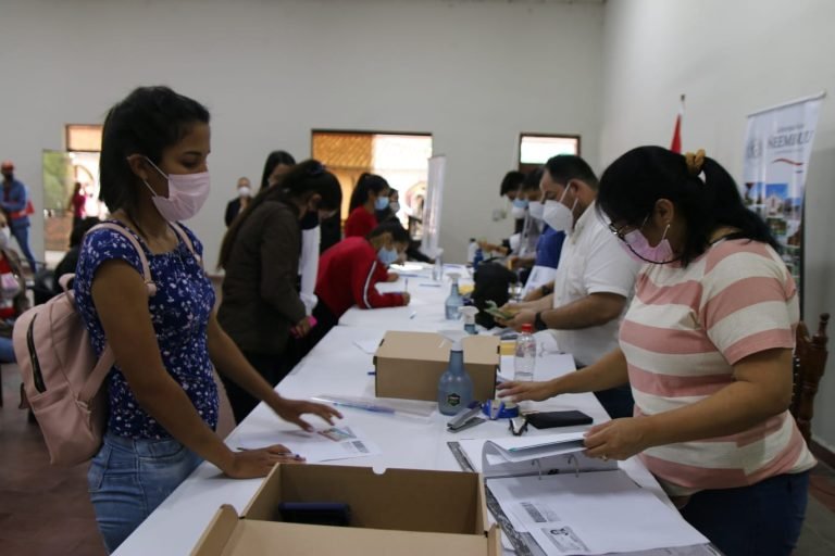Dan a conocer calendario de recepción de carpetas de solicitudes para acceder a becas universitarias en Ñeembucú Dan a conocer calendario de recepción de carpetas de solicitudes para acceder a becas universitarias en Ñeembucú
