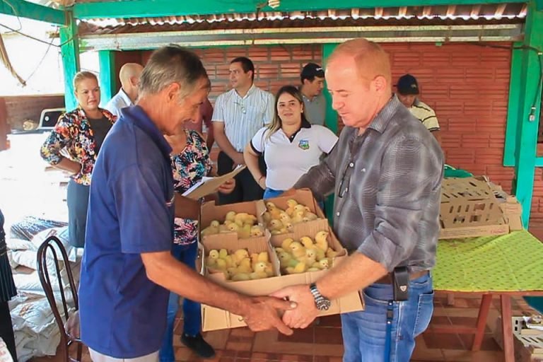 Productores de Cambyretá reciben aporte Productores de Cambyretá reciben aporte