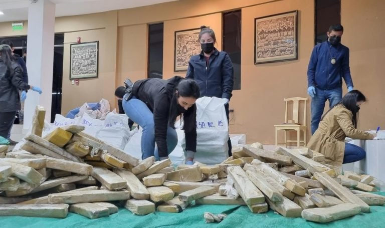 Senad detuvo a conductor de camión que transportaba más de 1.200 kilos de marihuana en San Pedro￼