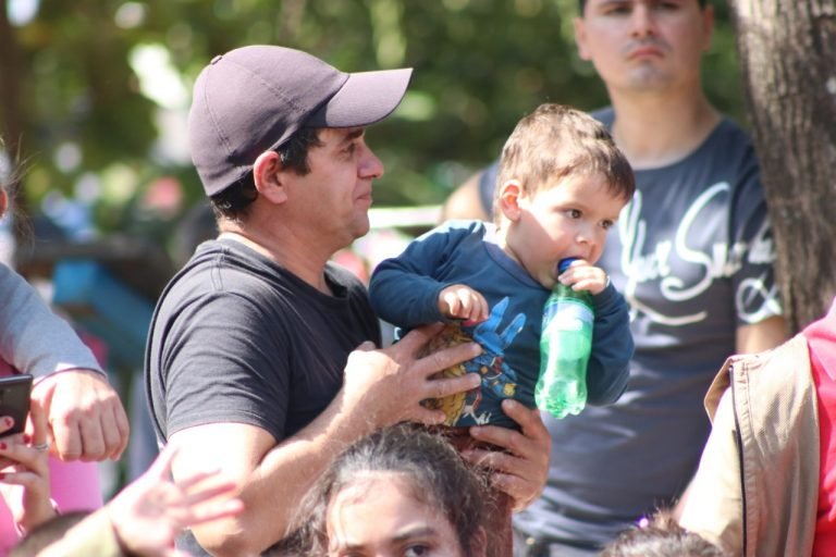 En Paraguay existen cerca de 1.177.000 padres, según el INE￼