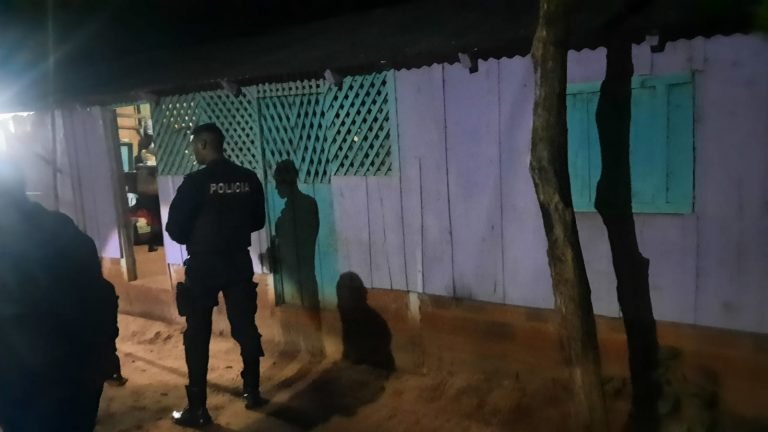 UNA MUJER JUNTO CON OTROS TRES DELINCUENTES PERPETARON UN ROBO EN ALTO VERA UNA MUJER JUNTO CON OTROS TRES DELINCUENTES PERPETARON UN ROBO EN ALTO VERA