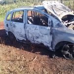 TRAS ASALTO, DELINCUENTES INCINERARON VEHÍCULO UTILIZADO PARA EL ATRACO