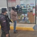 Solitario asaltante se alza con dinero en estación de servicio