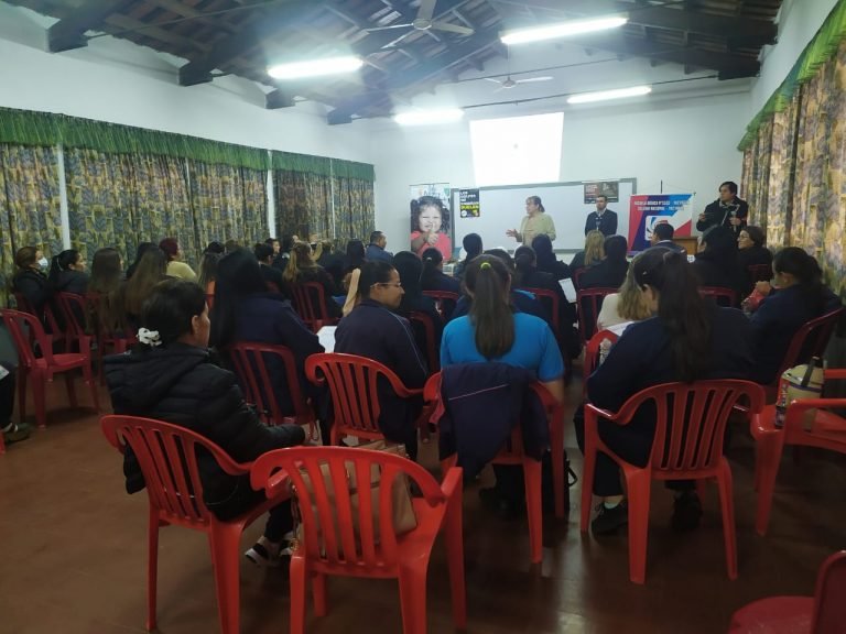 SENAD Y SNNA BRINDAN CHARLAS EN COLEGIOS SENAD Y SNNA BRINDAN CHARLAS EN COLEGIOS