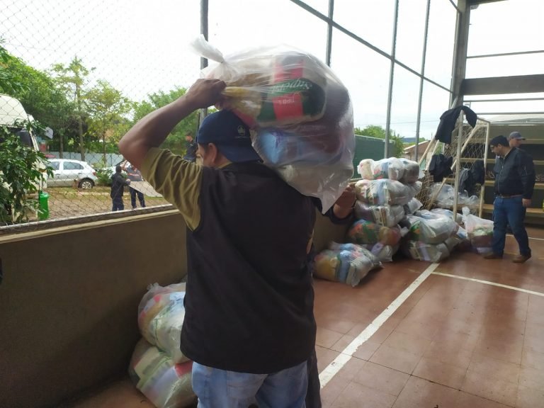 EBY entrega víveres a relocalizados