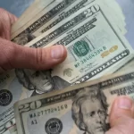 Le depositaron US$ 200 mil por error y renunció al trabajo