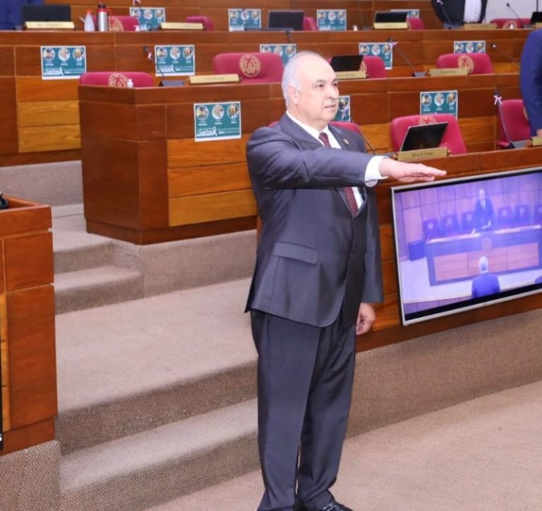 Representante de las Facultades de Derecho de las Universidades Nacionales juró ante Senadores Representante de las Facultades de Derecho de las Universidades Nacionales juró ante Senadores