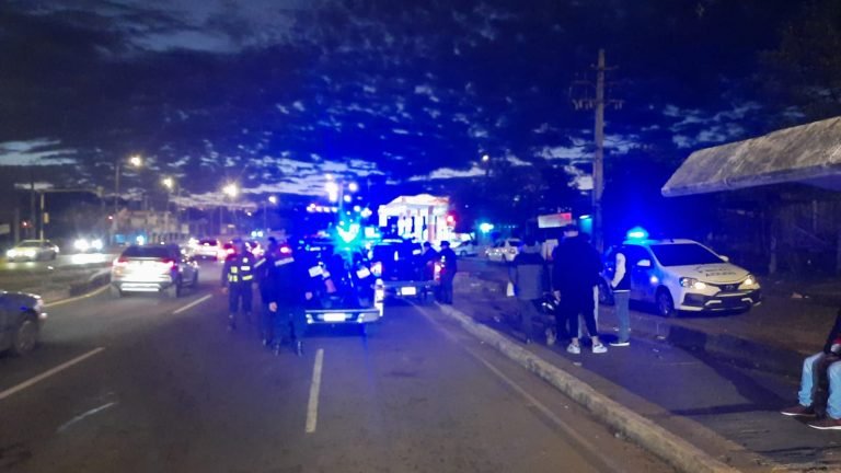 Policía Nacional y Policía de Tránsito incautaron varias motocicletas Policía Nacional y Policía de Tránsito incautaron varias motocicletas