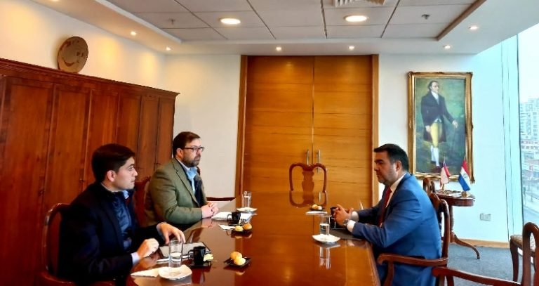 Ministro abordó temas relativos a institucionalidad y transparencia fiscal