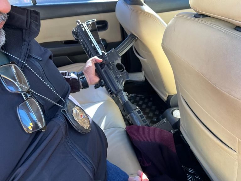 Incautan automóvil con matrícula brasileña y un sub fusil en PJC