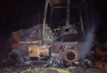 DESCONOCIDOS INCENDIARON UN TRACTOR DE LA MUNICIPALIDAD DE ALTO VERA