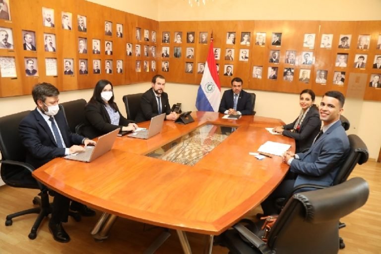 Hacienda y Moody’s conversaron en el marco de la revisión de calificación país