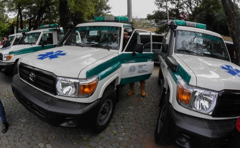 Entregan ambulancias para cuatro regiones sanitarias￼