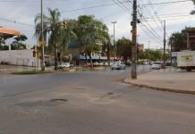 SE QUEDÓ DORMIDO MIENTRAS ESPERABA COLECTIVO Y LE PELARON