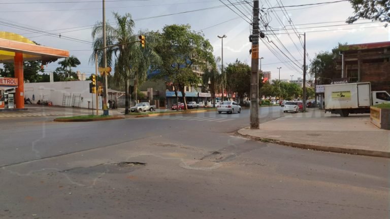 SE QUEDÓ DORMIDO MIENTRAS ESPERABA COLECTIVO Y LE PELARON
