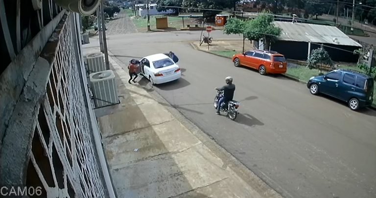 CAMBYRETA : DELINCUENTES PERPETARON UN ROBO EN UN MINIMERCADO