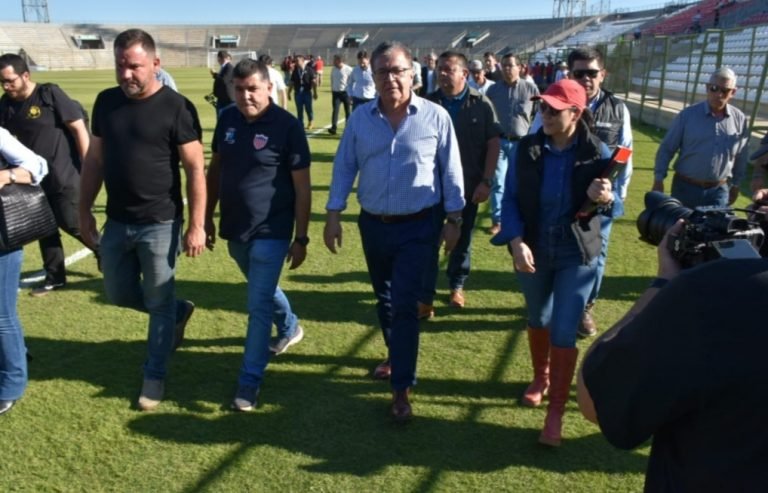 Director de la EBY recorrió el moderno estadio Villa Alegre que se habilita en Encarnación