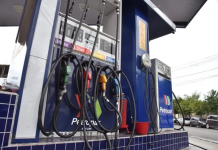 Se dio vuelta el puente: cargar nafta en Encarnación es más barato que en Posadas