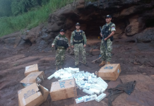 A ORILLAS DEL RIO PARANÁ , ZONA DE ITAPÚA, INCAUTAN CAJAS DE CIGARRILLOS